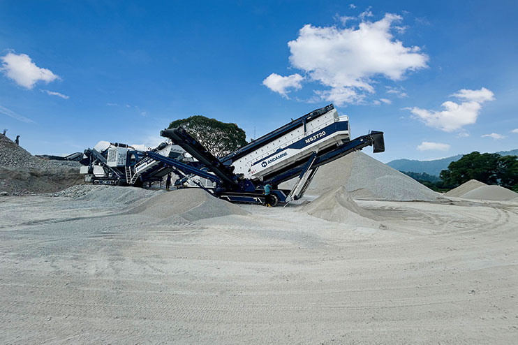 ANDAMINE 200tph mobilestone crushing plant installed in Malaysia