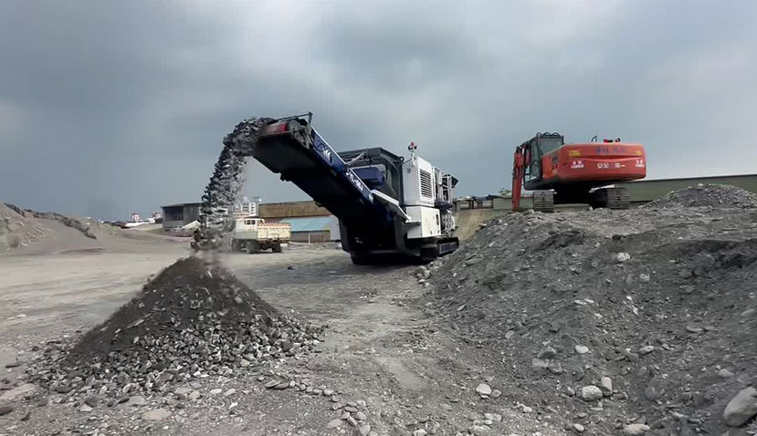 ANDAMINE AJYLcrawler mobile jaw crusher installed in Taiwan China